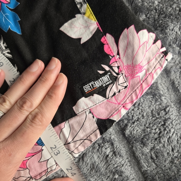 Grey's Anatomy Floral Geometric Scrub Top - Picture 4 of 4